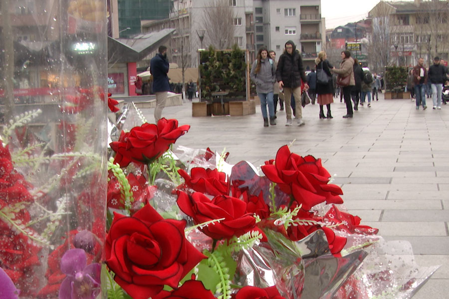 Si filloi Shën Valentini dhe si festohet në Kosovë