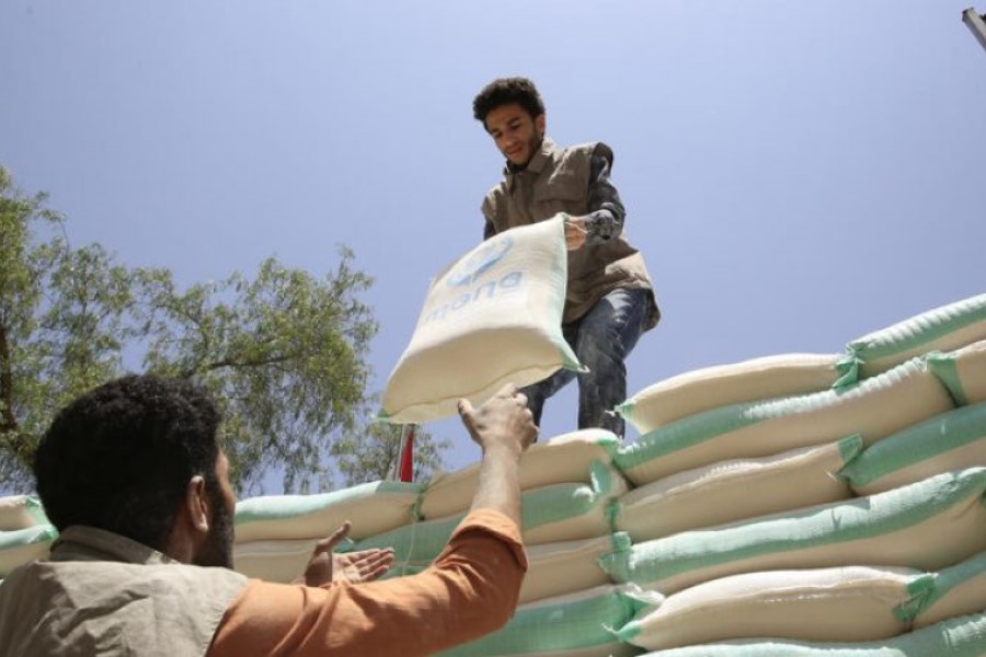 Yemeni-workers-grain-800x450