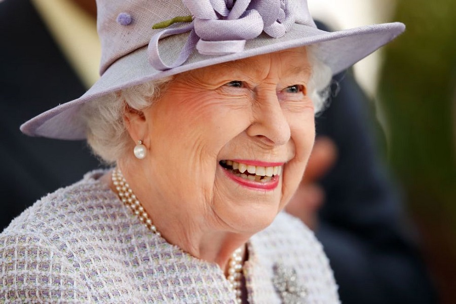 queen-elizabeth-ii-attends-qicpo-british-champions-day-at-news-photo-1604138776_