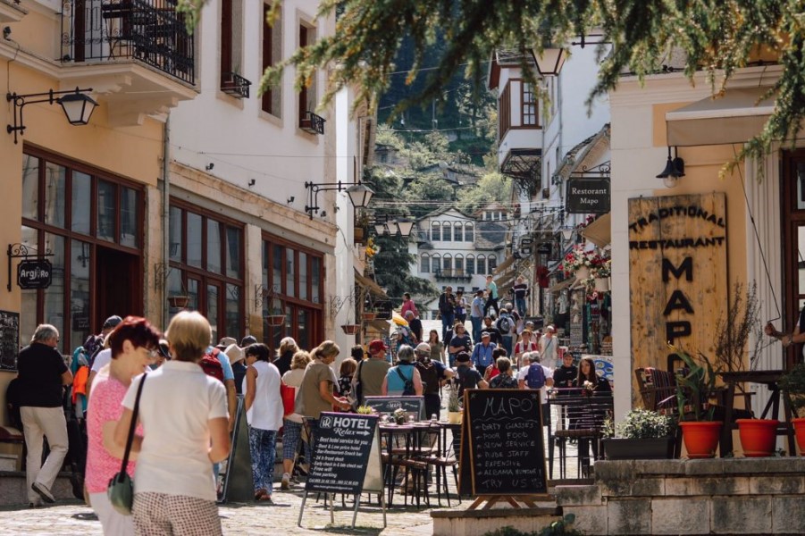 turiste-gjirokaster