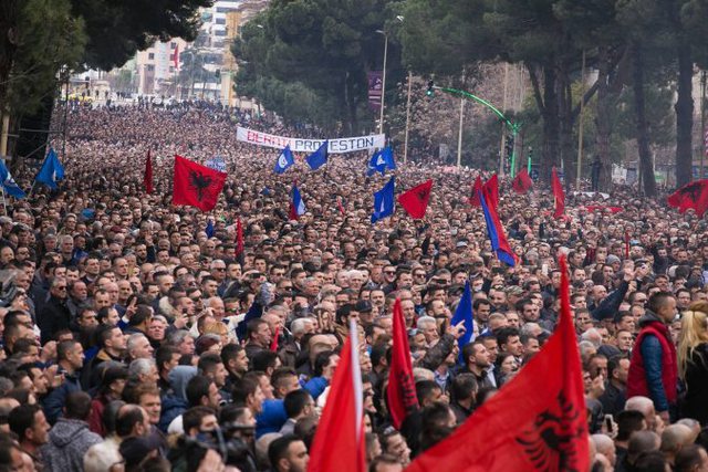 -640-0-protesta-e-opozites-675x450-675x450-1668193506