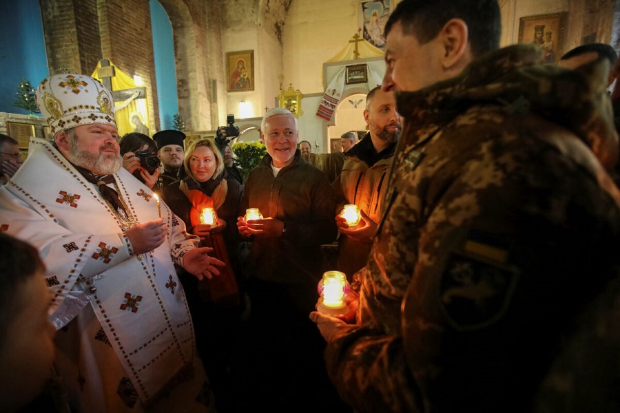 ?Një pjesë e ukrainasve festojnë Krishtlindjet për herë të parë më 25 dhjetor, rusët janë tërbuar