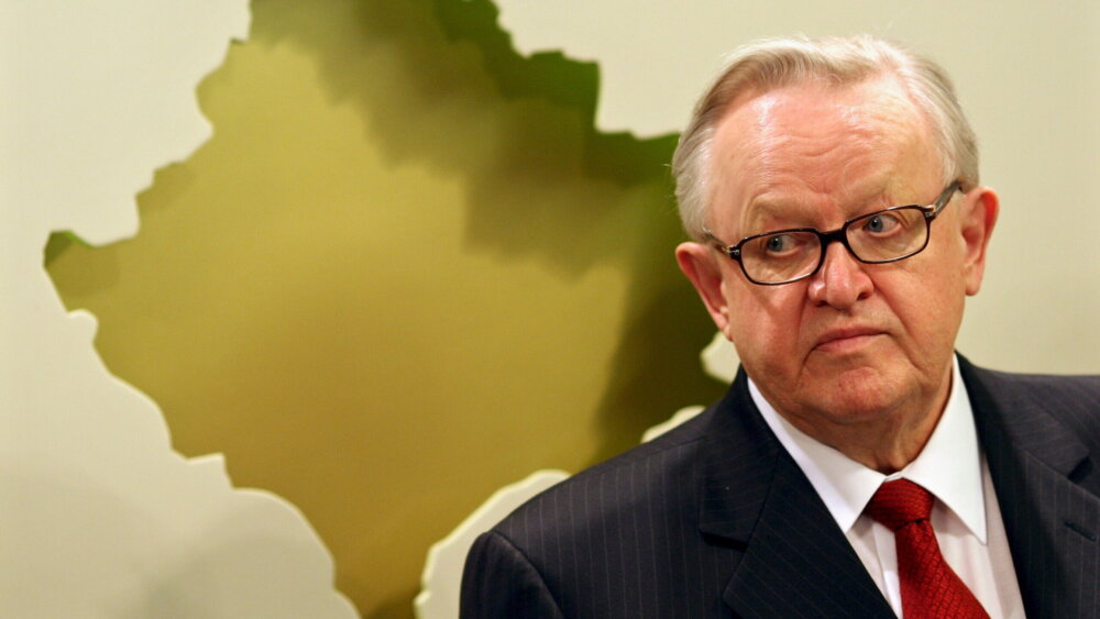 Martti Ahtisaari visits Kosovo