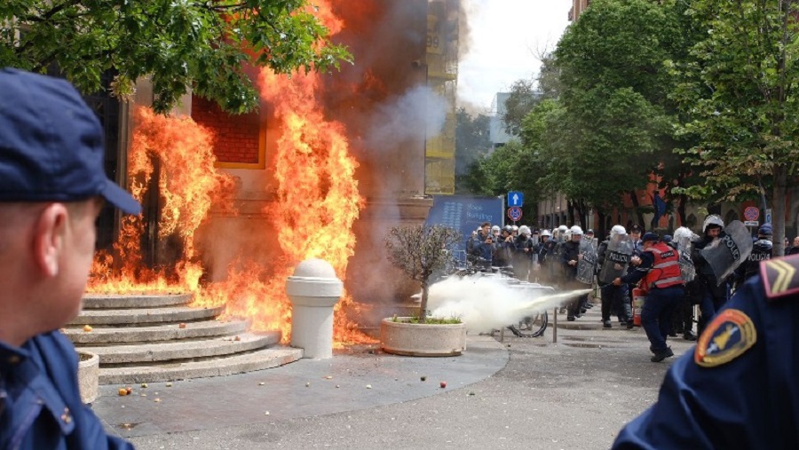 protesta tirane