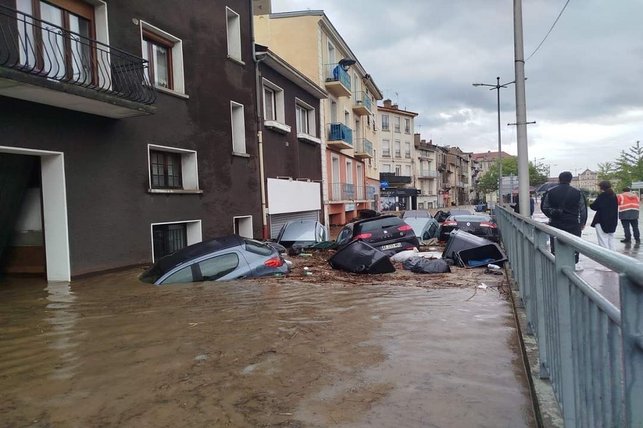 Reshjet e dendura shkaktojnë përmbytje në Francë