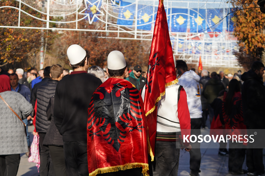 Cilën festë e duan qytetarët, 28 Nëntorin apo 17 Shkurtin?