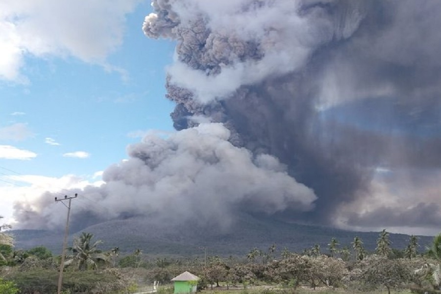 Vullkani indonezian shpërthen sërish