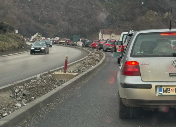 Kolona në rrugën Prishtinë-Podujevë edhe gjatë vikendit