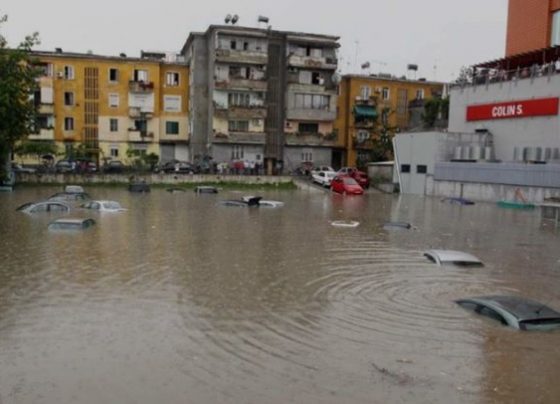 Nesër priten reshje intensive shiu dhe përmbytje në Shqipëri