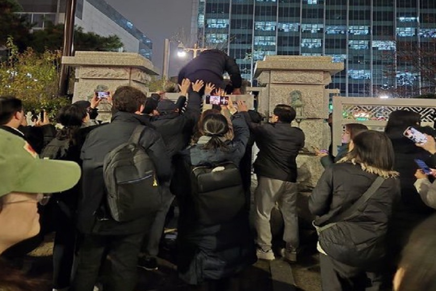 Çfarë po ndodh në Korenë Jugore - mijëra protestues para parlamentit