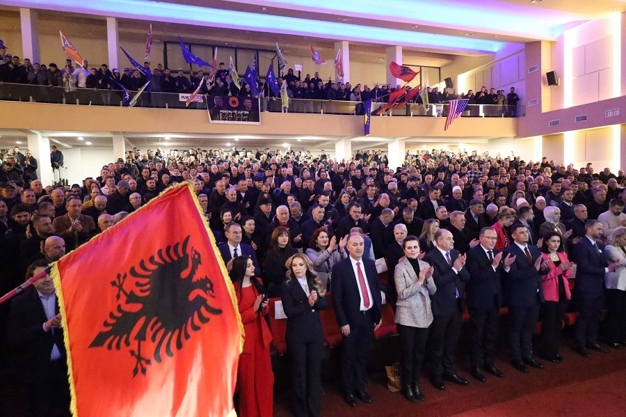 Enver Hoxhaj: Theranda ka PULS! Atmosferë madhështore nga mbështetësit