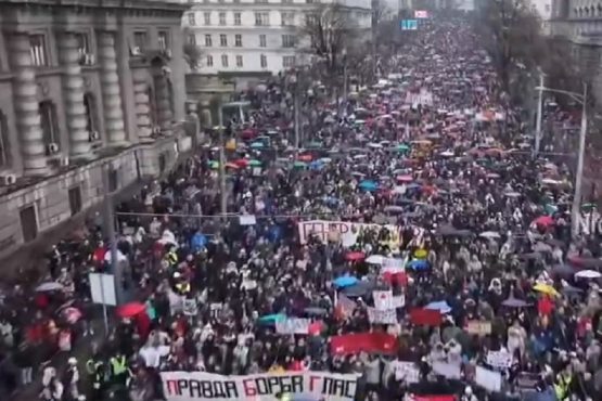 Protesta e greva në të gjithë Serbinë, serish përdoren vetura ndaj studentëve