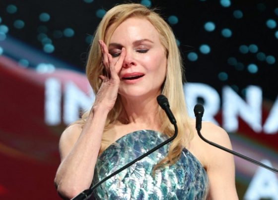 Kjo është për nënën time të ndjerë, Nicole Kidman qan në ndarjen e çmimeve