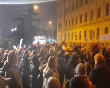 Do të na shkelni, protesta në Serbi pas tentim-vrasjes së studentes