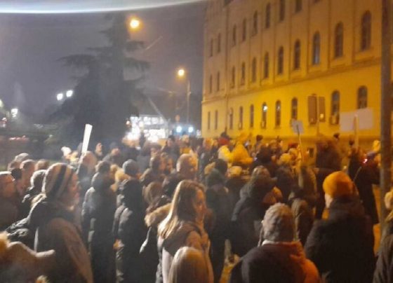 Do të na shkelni, protesta në Serbi pas tentim-vrasjes së studentes