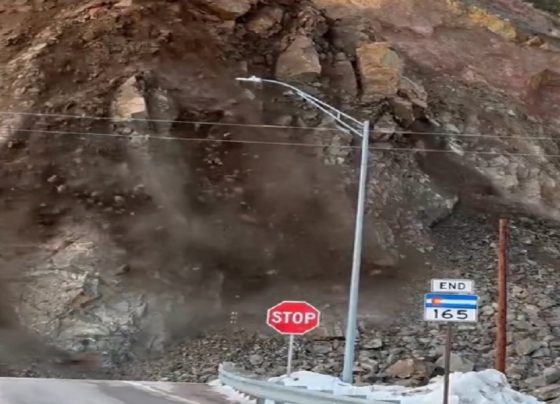 Momenti kur rrëshqasin shkëmbinjtë mbi autostradë në Kolorado