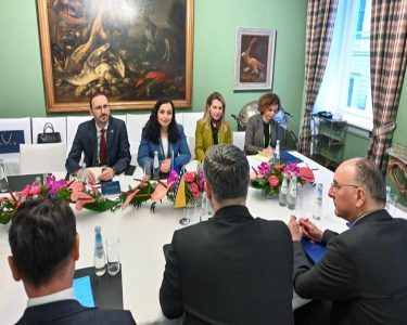 Konferenca në Munih, Osmani takoi anëtarin e Presidencës së Bosnjës Denis Beçiroviq