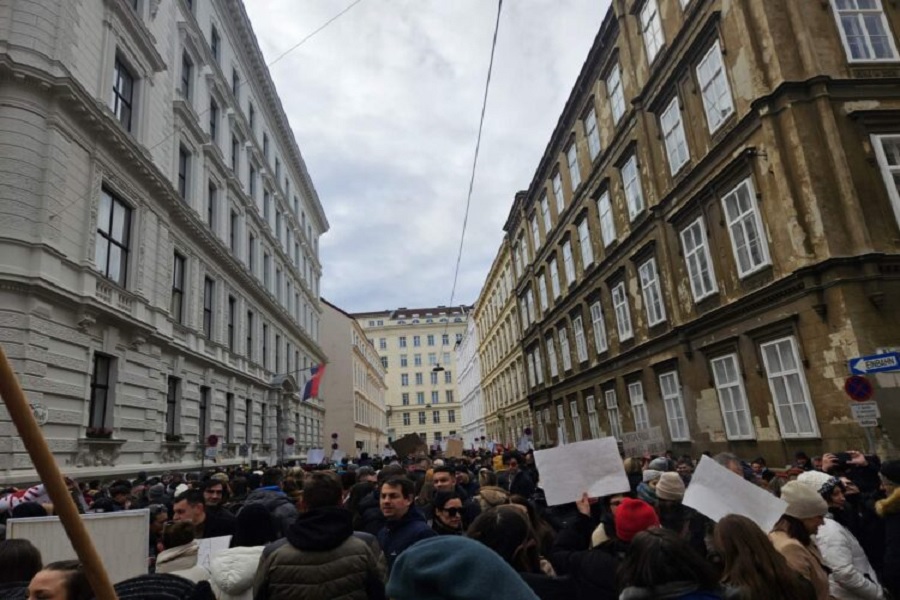 Diaspora serbe mbështet studentët, protestohet në shumë qytete të Evropës