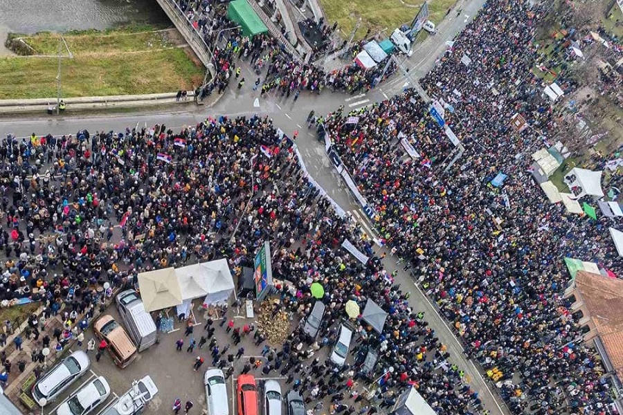 Bllokadës së studentëve në Kragujevc i bashkëngjiten edhe serbët nga Kosova