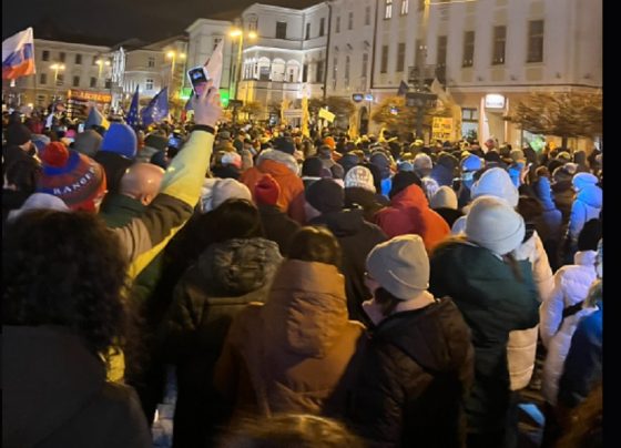 Protesta në Sllovaki - kërkohet ndërprerja e çdo bashkëpunimi me Rusinë