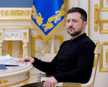 Këshilltari i Trump: Zelensky do të nënshkruajë marrëveshjen për mineralet