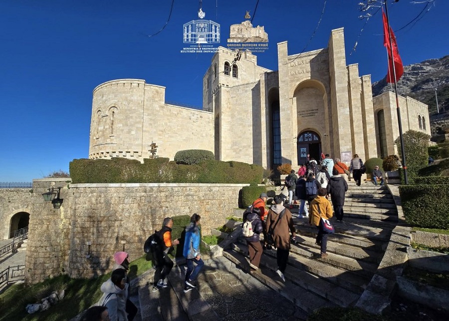 Mbi 4500 vizitorë në Qendrën Muzeore në Krujë, kryesojnë turistët nga ky shtet