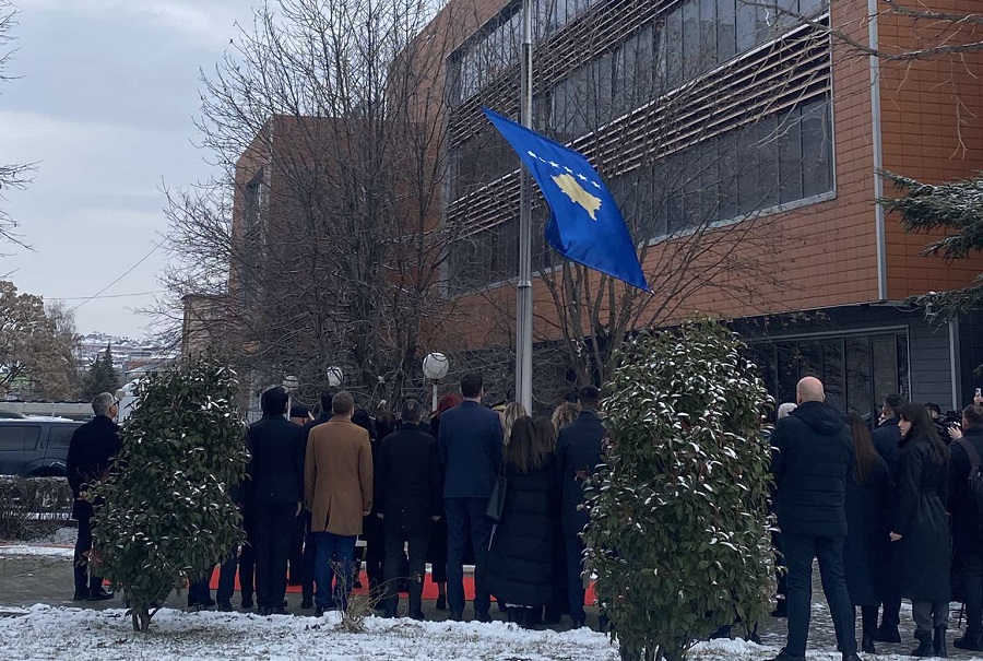 Bëhet ngritja solemne e flamurit të Kosovës