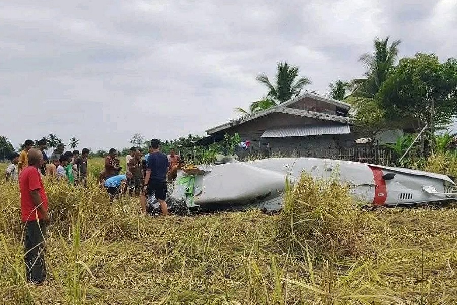 Katër të vdekur nga rrëzimi i avionit në Filipine