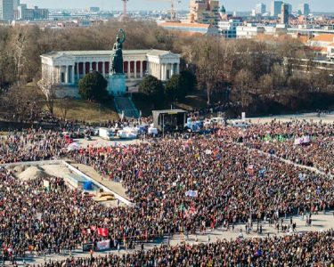 Mbi 200 mijë njerëz protestuan kundër së djathtës ekstreme në Munih