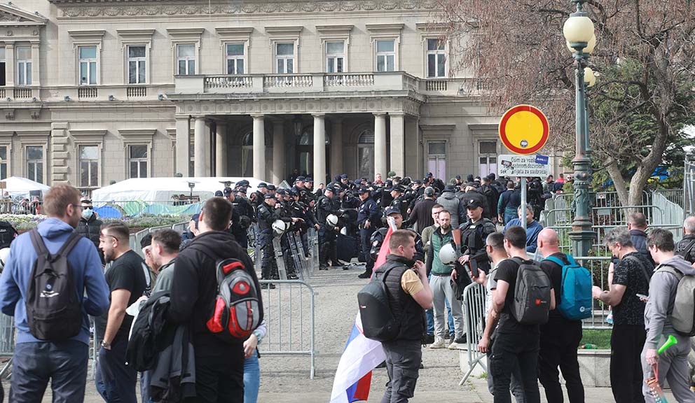 Atmosferë e tensionuar proteste në Beograd