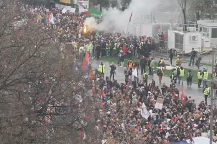 Zvonko Veselinoviq i lidhur me kaosin në transportin publik gjatë protestave në Beograd