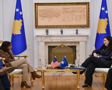 Presidentja Vjosa Osmani priti sot në takim të Ngarkuarën me Punë të Ambasadës së SHBA-së në Prishtinë Anu Prattipati,