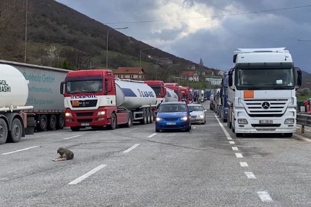 Rriten shkëmbimet tregtare Shqipëri–Kosovë, kërkohen më shumë lehtësira në kufi