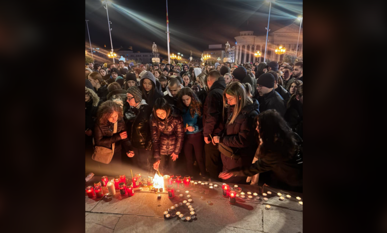 Protestë në Shkup, qindra qytetarë ndezën qirinjë për tragjedinë në Koçan