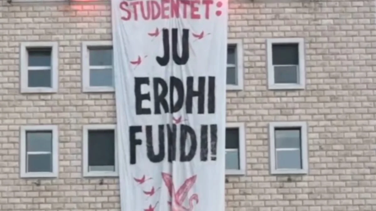 Protestuesit në Tiranë futen brenda  Politeknikut   prishin pajisjet e auditorëve