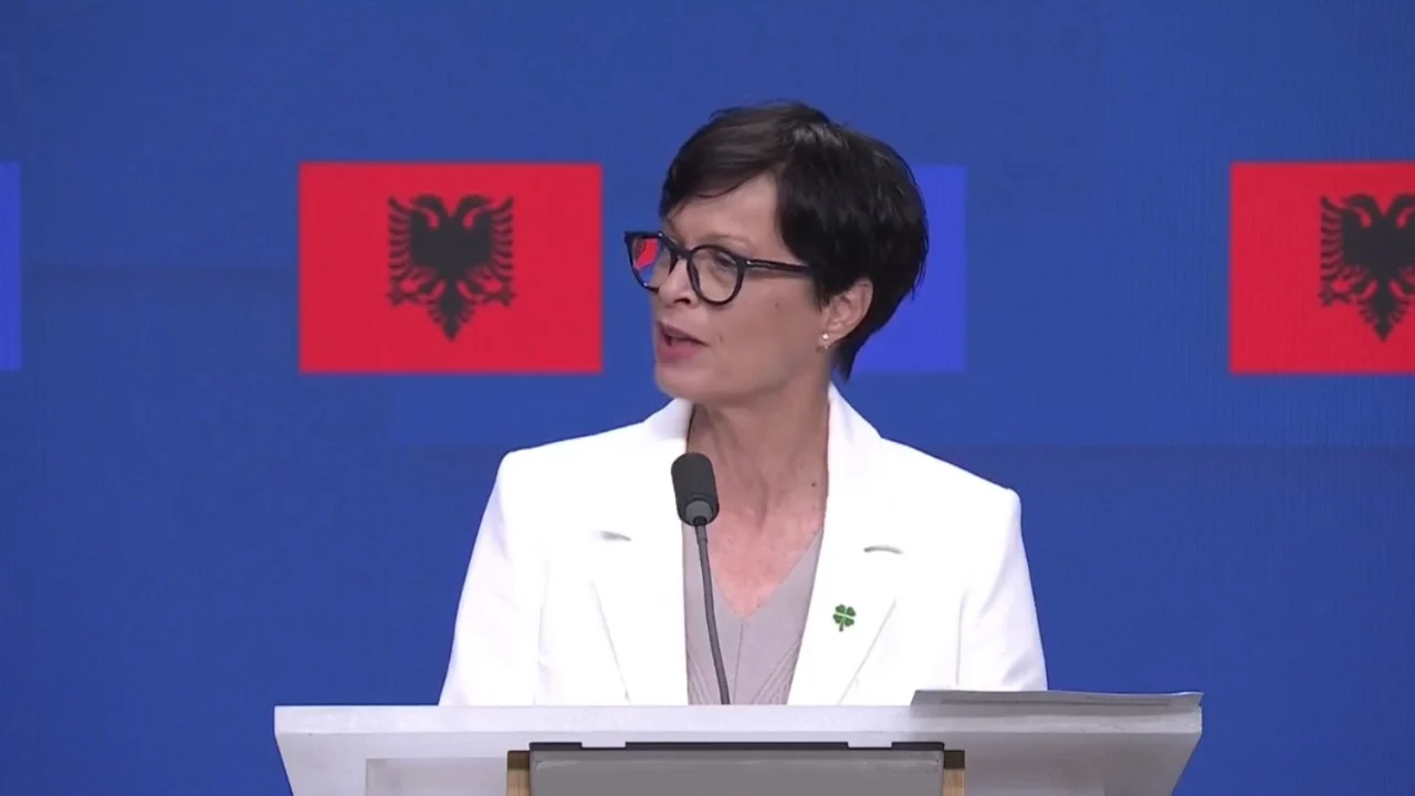 Marta Kos  Shqipëria ecën përpara drejt objektivit ambicioz  të vijojnë reformat Komisionerja e Bashkimit Europian për Zgjerimin  Marta Kos bëri të ditur mbylljen e tri kapitujve të parë në negociatat e anëtarësimit të Shqipërisë  duke e cilësuar   