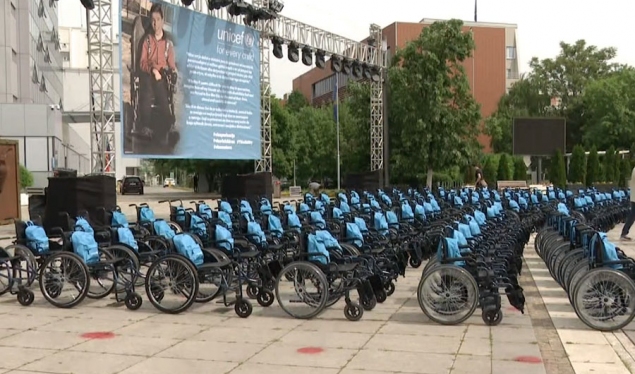 120 wheelchairs with schoolbags at Skenderbeu Boulevard, the rights of people with disabilities are required to be respected