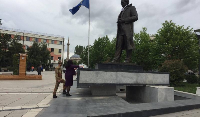 The KFOR soldiers and Rugova are honored on Liberation Day