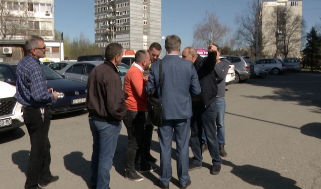 Radio taxi driver protest in front of the Prishtina Municipality building