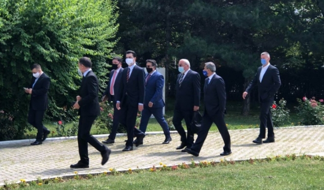 Basha starts his visit to Kosovo, where he is received by PM Hoti