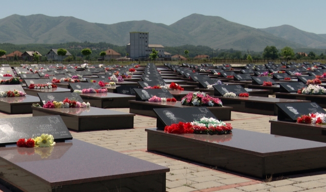 Families of those killed demand that Serbs and Serbia be tried for crimes in Kosovo