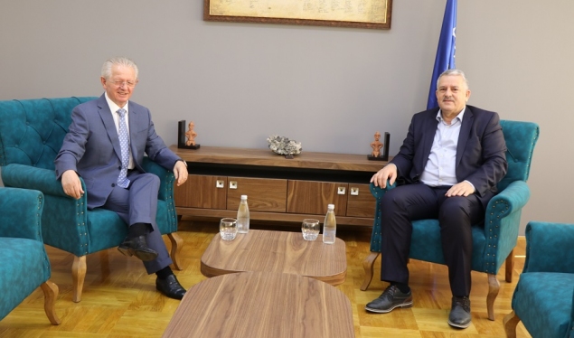 Veliu meets Hyseni, they discuss about the dialogue with Serbia