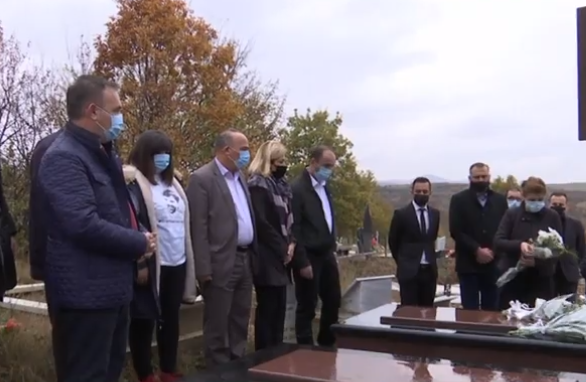 ​Before leaving for The Hague, Selimi paid homage at the grave of Astrit Dehari