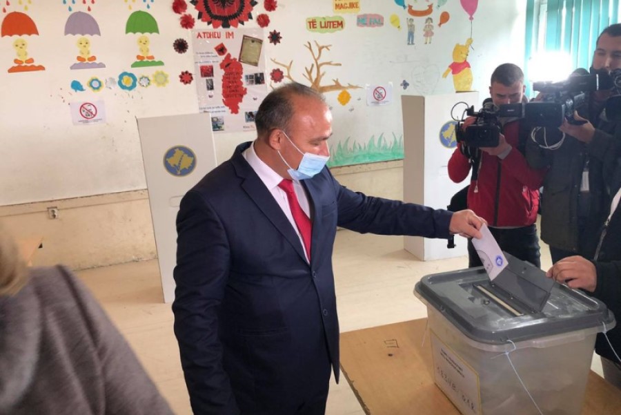 Bulliqi also votes: I voted for the future of the citizens of Podujeva