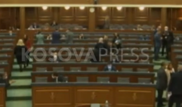 Vetëvendosje MPs protested in the Assembly: Out, out