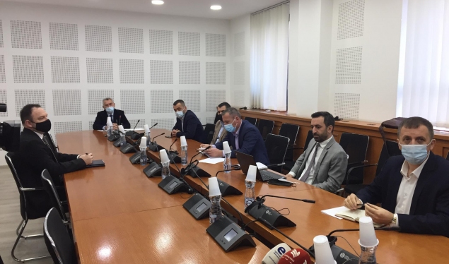 The KIA Oversight Committee does not provide details on the opening of the safe in the Presidency