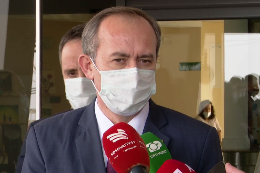 ​Hoti contacts parliamentary groups to discuss about the budget