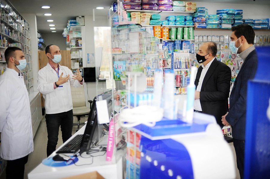 Hoxhaj and Ismaili meet with pharmacists: They promise support and reduction of the price of medicines for the citizens