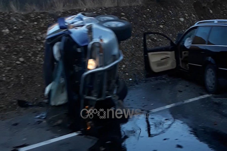 ​A traffic accident on Nation Highway, two cars collide