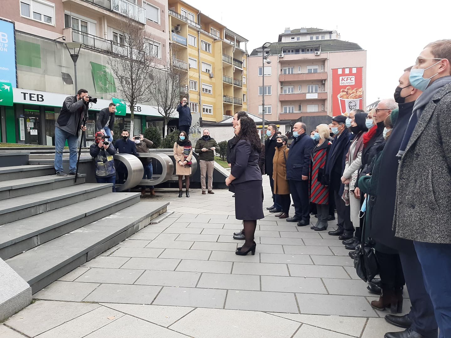 ​Osmani and Kurti pay homage at the statue of Zahir Pajaziti